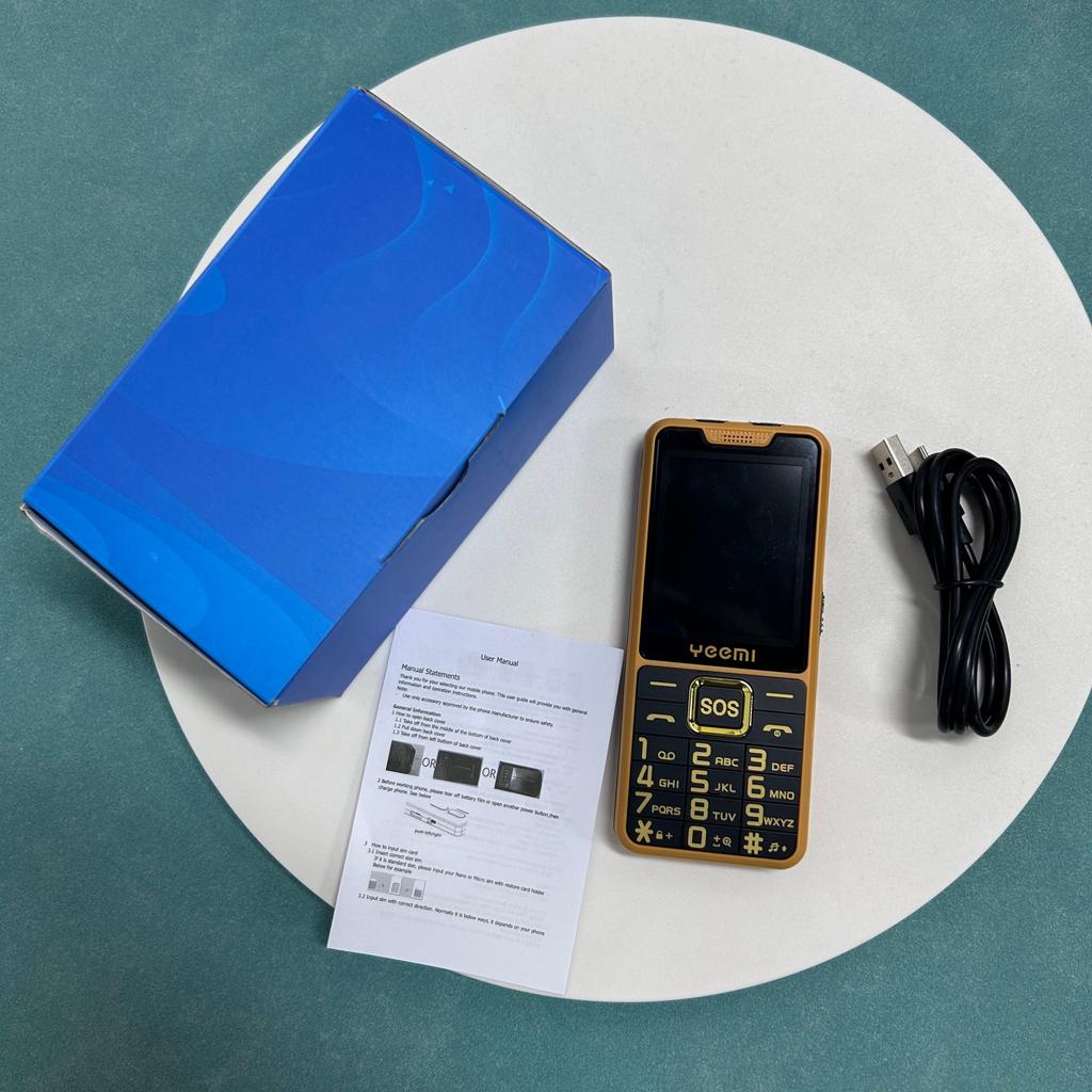 Новый мобильный телефон YEEMI K3 GSM 2G 2,4 дюйма HD Dual SIM 2500 мАч Большая батарея Фонарик Type-C Камера Супертонкий кнопочный телефон для пожилых людей и студентов