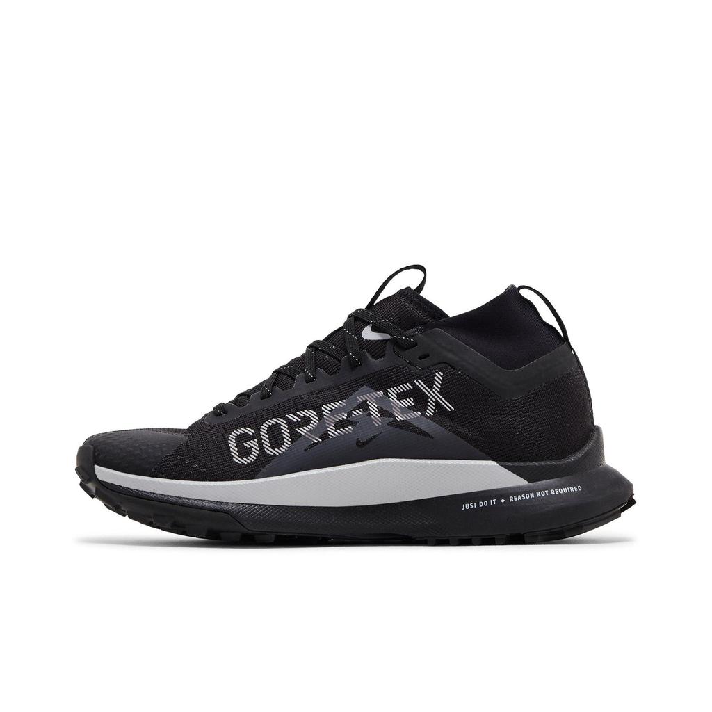 Nike Женские кроссовки Nike React Pegasus Trail 4 GORE-TEX 'Черный Светоотражающий Серебристый' (женские размеры) Черные / Отражающие серебристые / Серые (Wolf Grey) Беговые кроссовки DJ7929 001