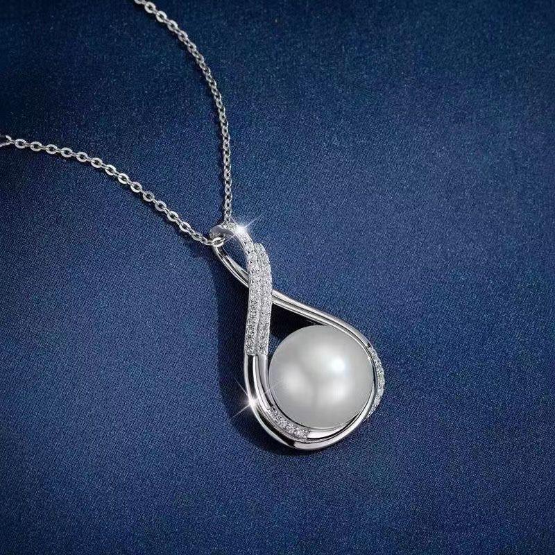 Peacock Tail Pearl Necklace Fashionable and Stylish Necklace, Collar, Women's Charm, Transparent Pendant Necklace, Party Jewelry Gift