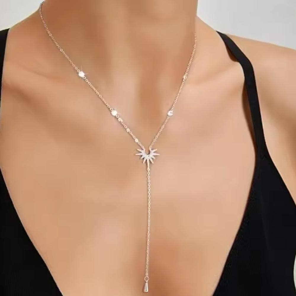 New Fashion Vintage Chic Sun Shaped Pendant Necklace for Women Simple Collarbone Chain Daily Accessories Party Jewelry Gifts