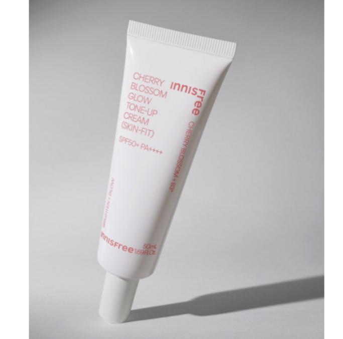 Innisfree Крем для выравнивания тона кожи с эффектом сияния цветущей сакуры / Крем для выравнивания тона кожи 50 мл | Осветляющий и увлажняющий