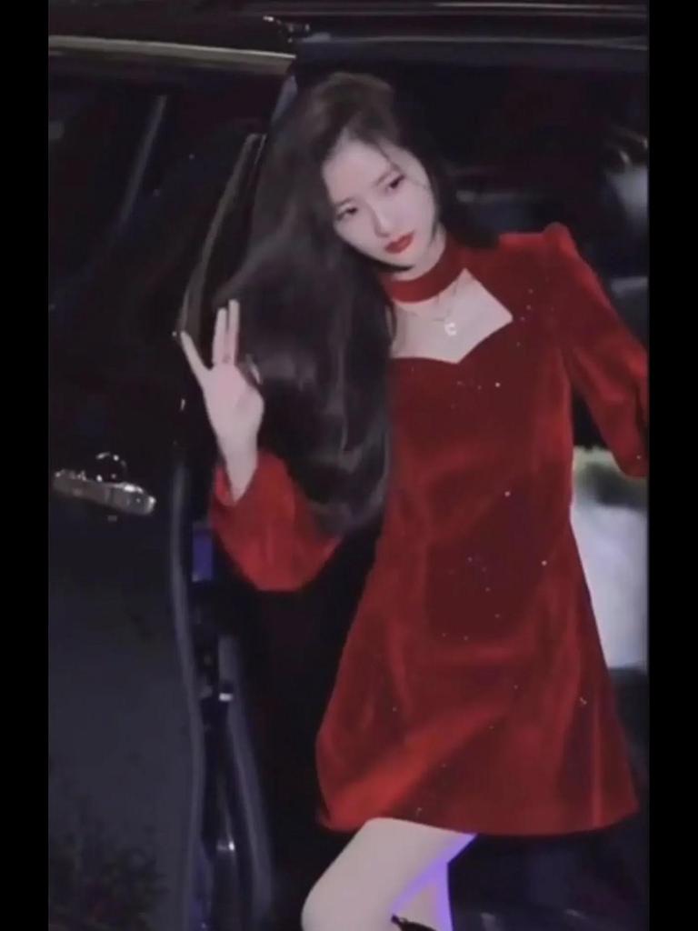 Элегантное красное бархатное платье А-силуэта с блестками для женщин - Коллекция Весна и Осень 2023: Уменьшение талии, высокий класс, изысканный стиль