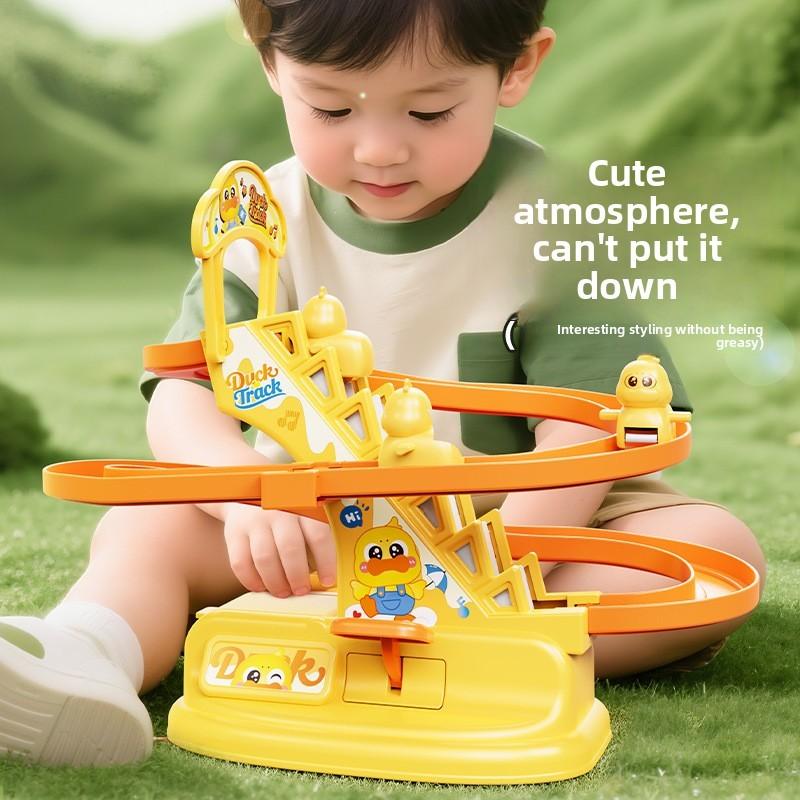 Маленькая желтая уточка Детская игрушка для подъема по ступенькам с горкой для развития моторики