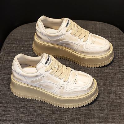 Маленькие белые туфли с кексовой подошвой для спорта и отдыха на толстой подошве