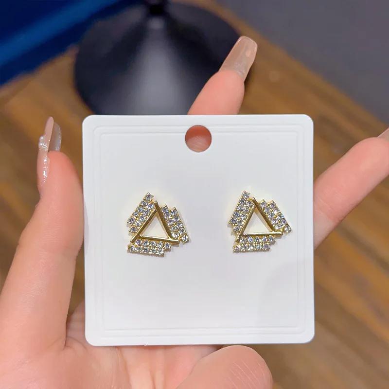 Серьги-гвоздики в форме треугольника со стразами для женщин, милые новые простые модные украшения для вечеринок и свадеб