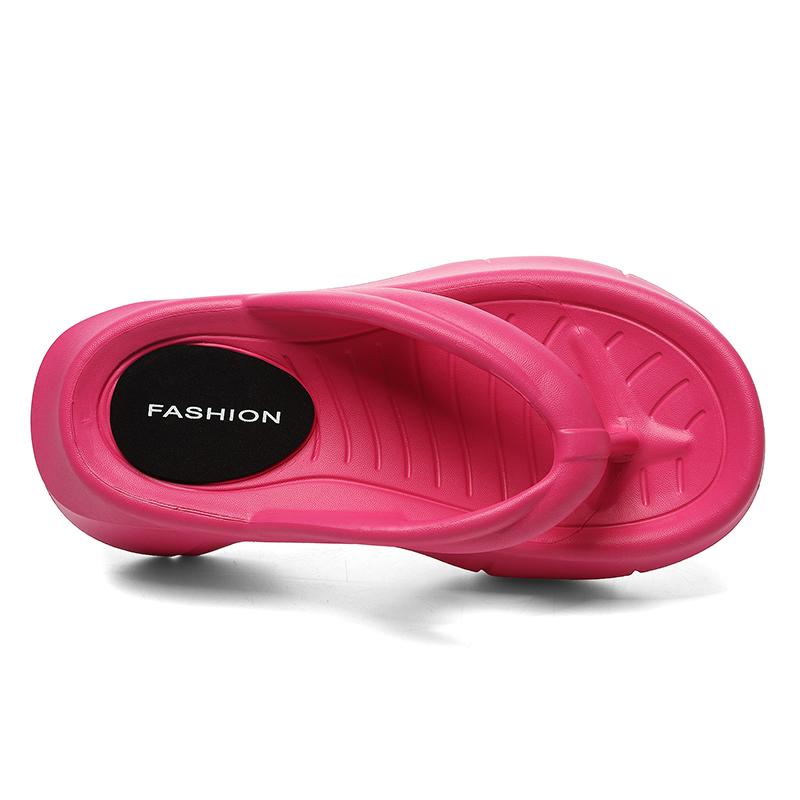 Модные шлепанцы на толстой платформе для женщин 2024 года, летние босоножки на танкетке с клипсой, женские нескользящие пляжные тапочки из ЭВА на толстой подошве
