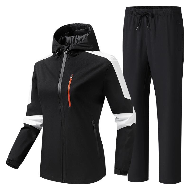 Мужская уличная водонепроницаемая одежда для альпинизма. Трендовые пары носят твердые куртки.