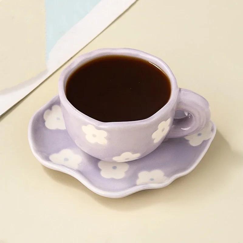 Керамическая кофейная кружка и блюдце в наборе с рисунком «Рука зажимает» с неровным милым узором «Молоко, сок, дневной чай, вода», чашка для чая «Девушка, цветок»