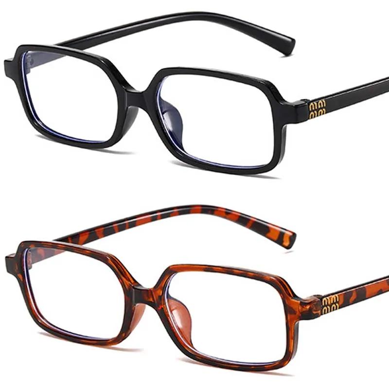 New Fashionable Square Frame Blue Light Barrier Glasses For Men And Women Luxury Brand Ultra Light Fashion Glasses