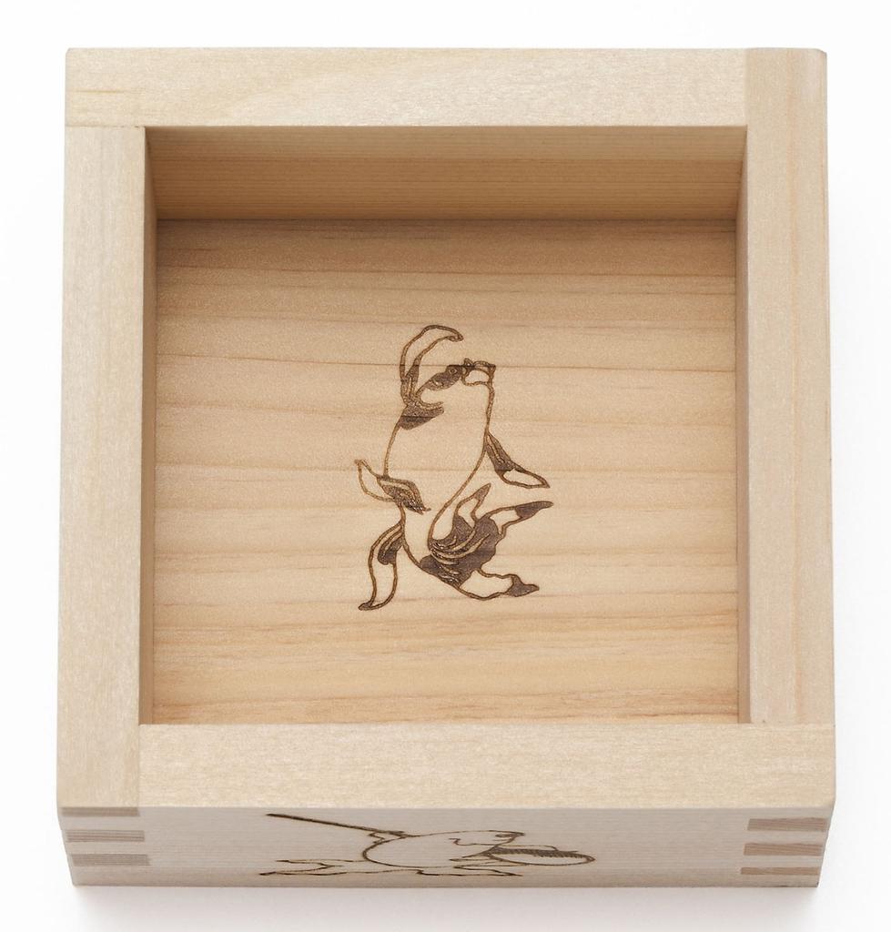 ADERIA Premium Nippon Taste Саке Счастливые Животные Золотая Рыбка Масу Саке Сделано в Подарок Идеально как небольшое саке или саке Идеально для холодного Идеальный подарок для или