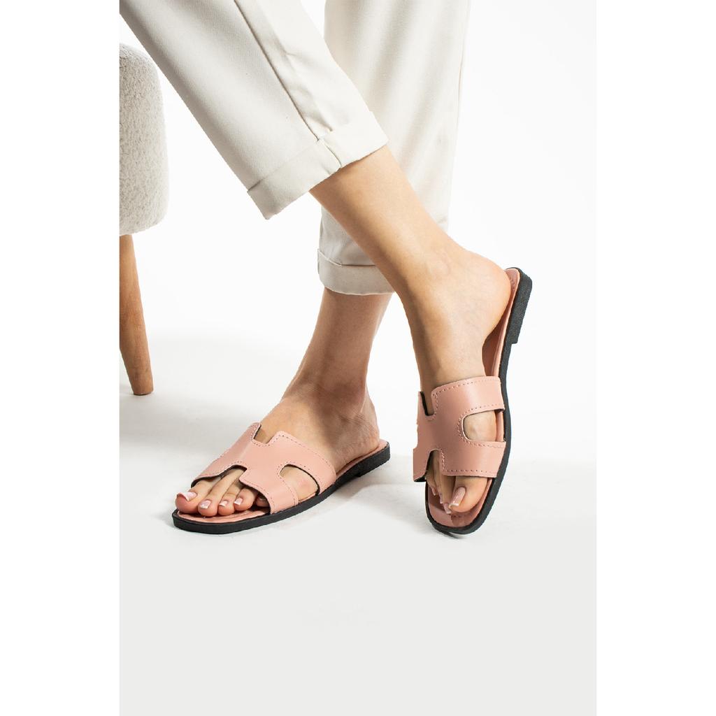 Желто-коричневые женские тапочки с открытой передней и боковой частью. Уличные и домашние тапочки.