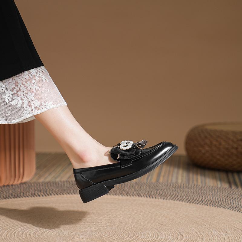 Модные брендовые туфли-оксфорды с кружевом и бантом большого размера 41/42, женские кожаные туфли на плоской подошве с острым носком, кроссовки с жемчугом, женские туфли на толстом каблуке, мокасины