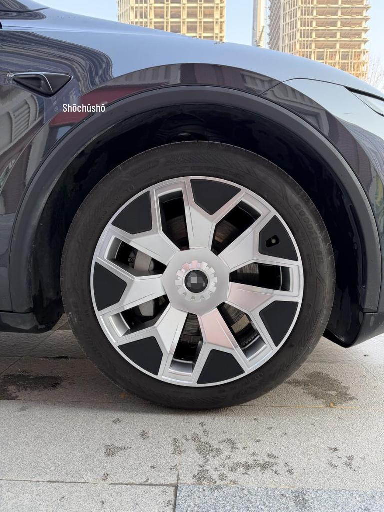 Tesla Model Y 19" Wheel Cover Accessory (Full Edge)