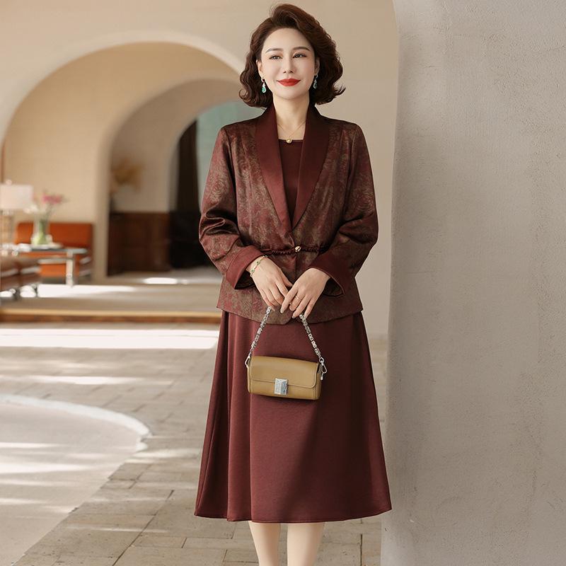 Шикарный осенний костюм-двойка для мамы: Элегантная коллекция юбок и верхней одежды для женщин среднего и пожилого возраста.