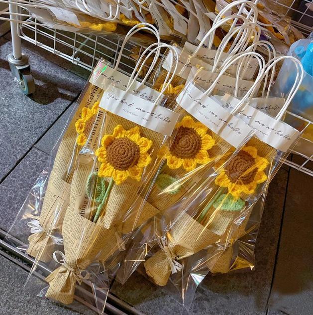 Букет подсолнухов ручной работы - Искусственные вязаные крючком цветы в подарок на выпускной или День учителя