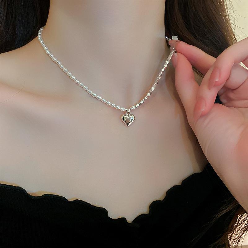 Korean temperament love butterfly pearl fringed necklace fashion collarbone chain versatile item decoration
