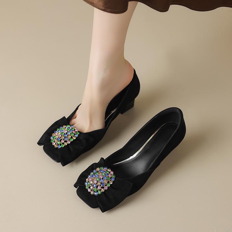 Весна и осень 2025 новая темпераментная фиолетовая обувь на среднем каблуке с мелким вырезом, туфли-лодочки, женская обувь со стразами и бантом, туфли на высоком каблуке