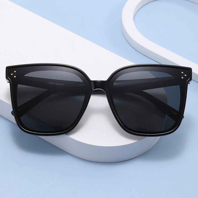 Sunglasses Of The Same Style, High-End Rivet Sunglasses, Female Hipster Driving Street Shooting Glasses