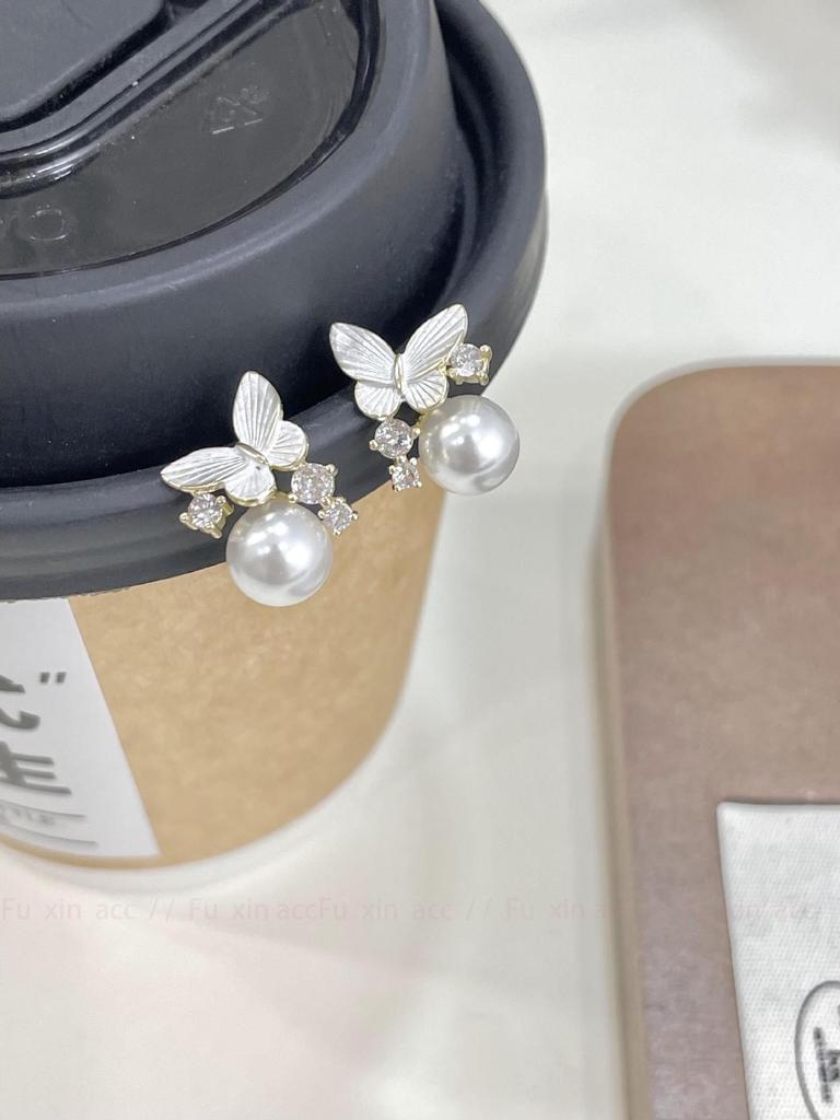 Элегантные серьги-бабочки из белого жемчуга и циркония - стиль французской феи моды