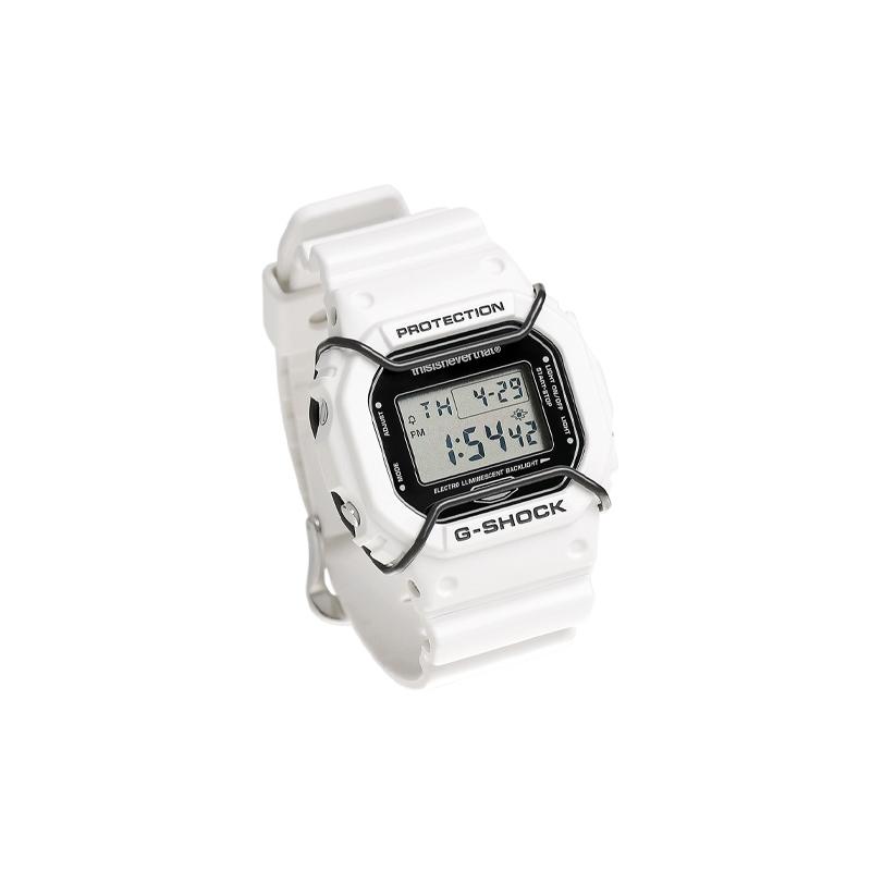 Casio Серия G-SQUAD Водонепроницаемость 200 м Цифровой кварцевый механизм Ремешок из смолы Японские и корейские часы Мужские часы Белый циферблат DW-5600TNT-7DR