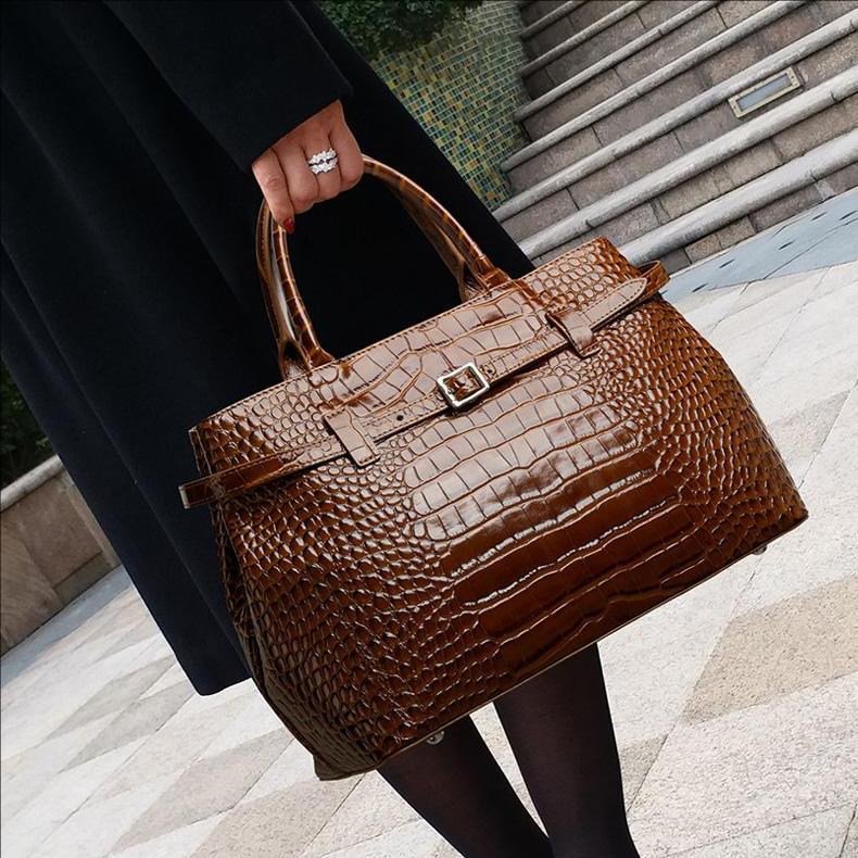 Elegant Brown Croco-Embossed Cowhide Tote Bag – Spacious & Stylish for Travel and Everyday Use
