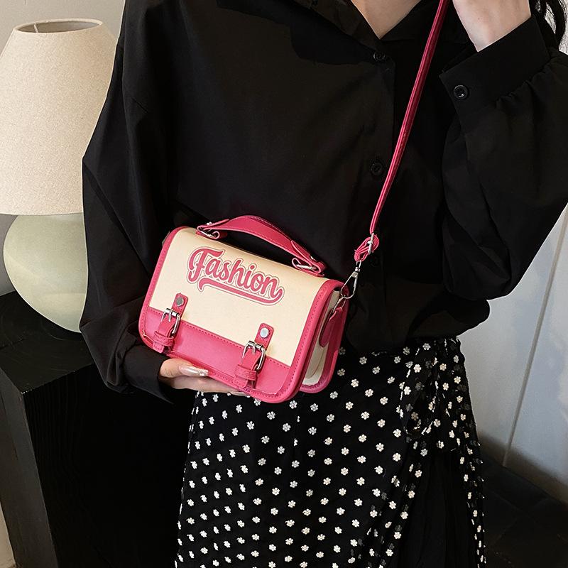 Модная и трендовая сумка через плечо, персонализированная повседневная сумка нового стиля, женская красивая сумка для весны и лета, портативная маленькая квадратная сумка для почтальона