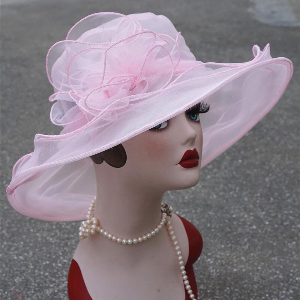 Широкополая солнцезащитная шляпка с декором в форме цветка. Материал-сетка.Цвета в ассортименте:розовый,белый,синий,фиолетовый,черный,жёлтый,красный.Размеры:глубина 10см,поля 11см,диаметр цветка 14см,окружность головы56-58см