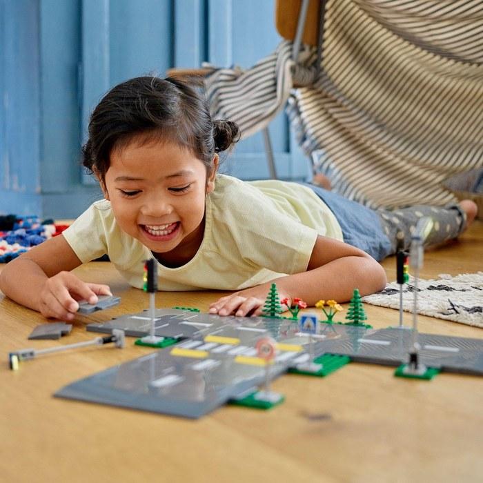 LEGO City Connecting Road Plates Intersection 60304 (Gray, 1 Pack)