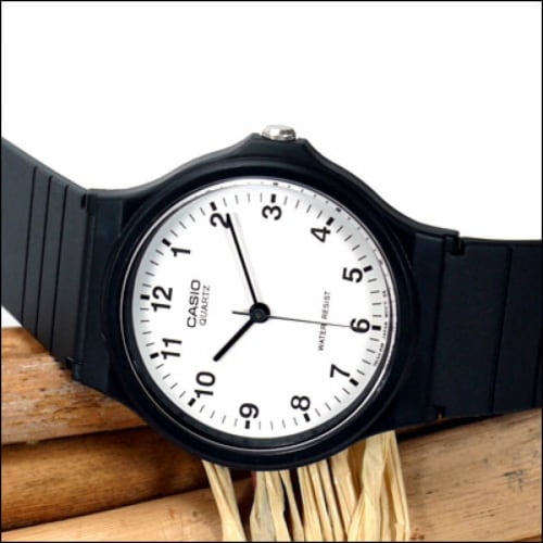 Casio MQ-24-7B2LEF - Men's Wristwatch