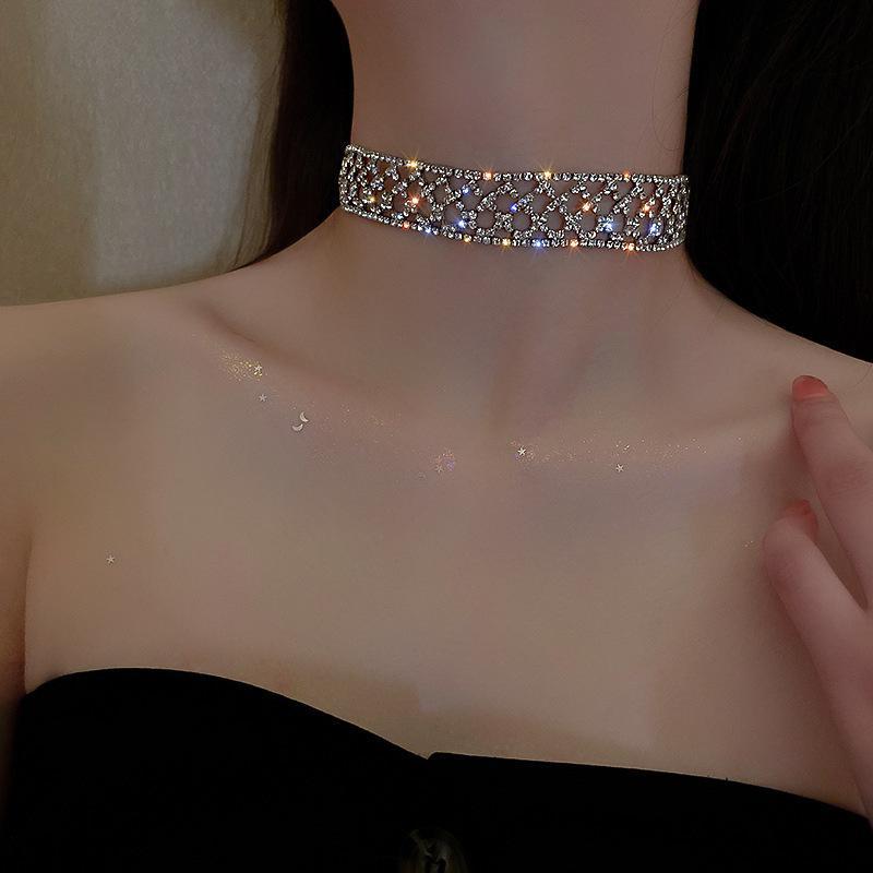 European & American Rhinestone Choker Necklace - Sleek, Short, Sexy Design