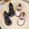 Маленькие кожаные туфли для девочек 2025 новые весенне-осенние детские туфли принцессы на мягкой подошве, нескользящие одинарные туфли Мэри Джейн с бабочкой для выступлений