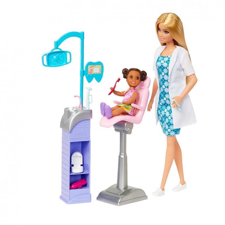 Игровой набор Barbie Career Playset с куклой-блондинкой-стоматологом, набором принадлежностей для раковины и осмотра маленького пациента, а также куклой, стулом и