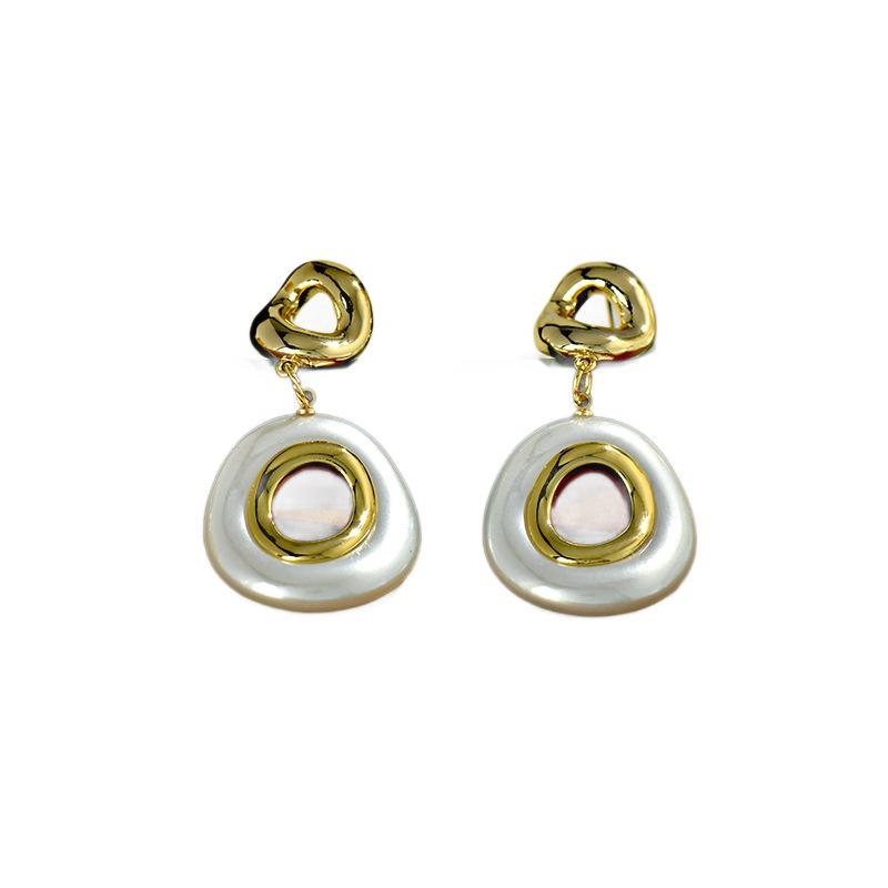Light Luxury and High-end White Geometric Earrings, Women's Earrings, Fashionable and Exquisite, Niche Earrings, French Design Sense