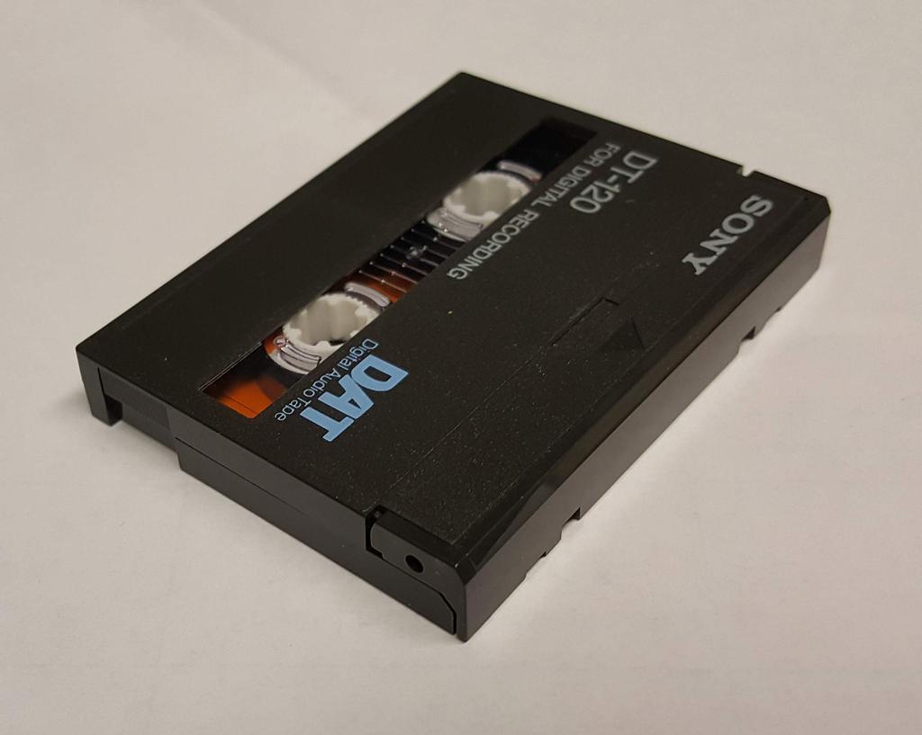 Sony Аудиокассета DAT 120 минут, одна штука (цифровая лента) ДТ-120РА