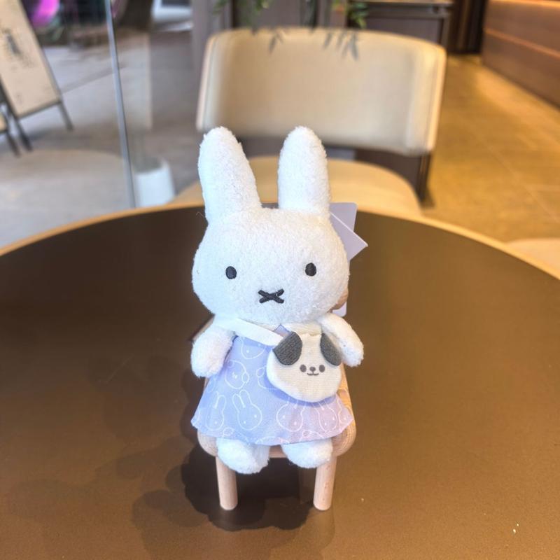 Miffys Rabbit Keychain Cute Cartoon Bunny Keyring Small Animal Doll Girls Backpack Pendant Car Key Holder Womens Bag Accessories