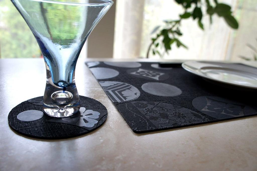 Yawata Kasei sceltevie TAKUZEN Placemat (Kamon) Brown, Approx. 48x29.7x0.25cm