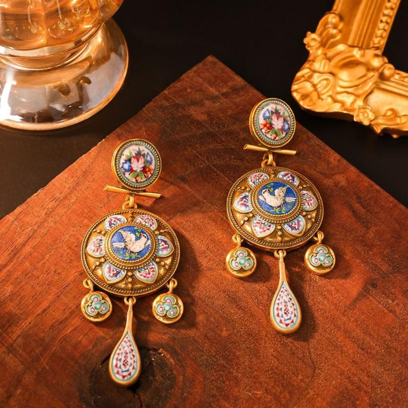 Elegant Vintage Royal Style Earrings With Peace Doves Charm And Delicate Bell Design Stylish Ear Pendant For Women