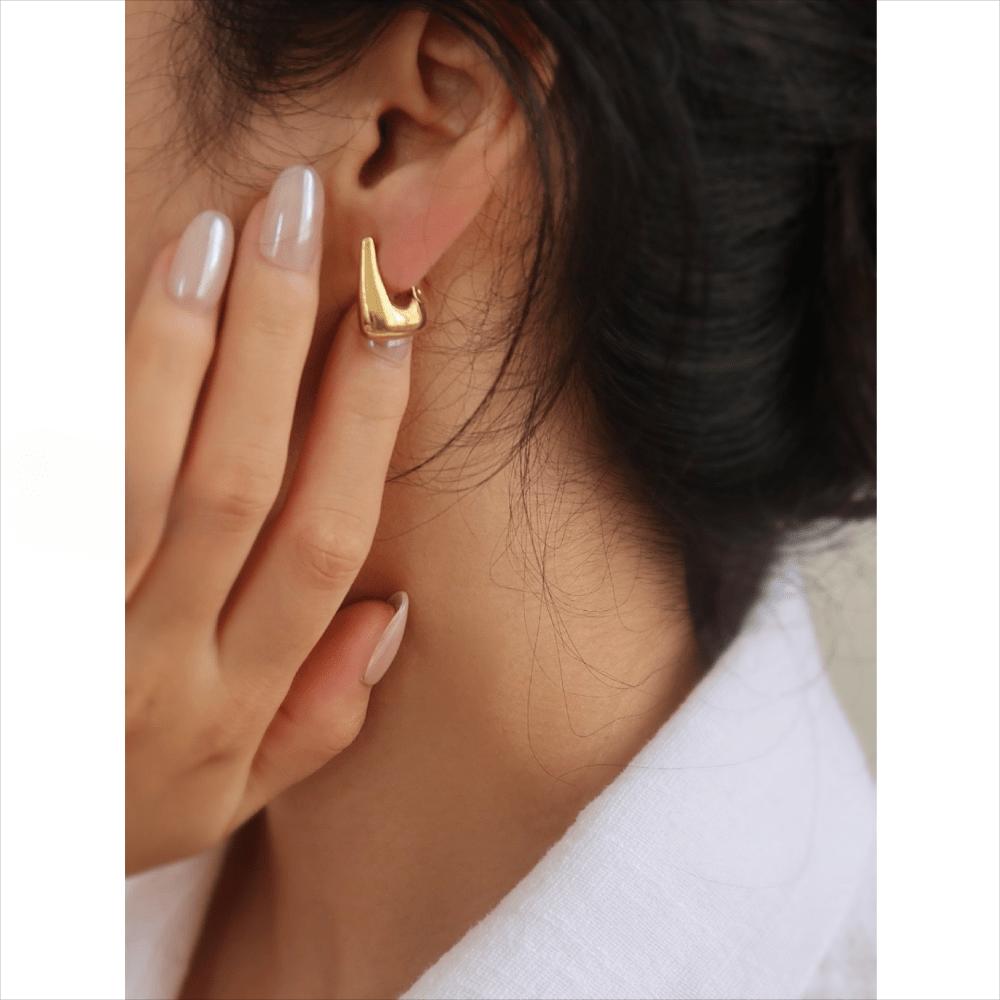 U-shaped earrings European and American fashion simple ear buckle commuter stud earrings on both sides