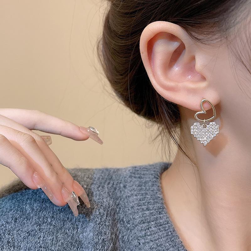 S925 Silver Needle Luxury Heart Earrings - Versatile, Elegant, and Full Diamond Design