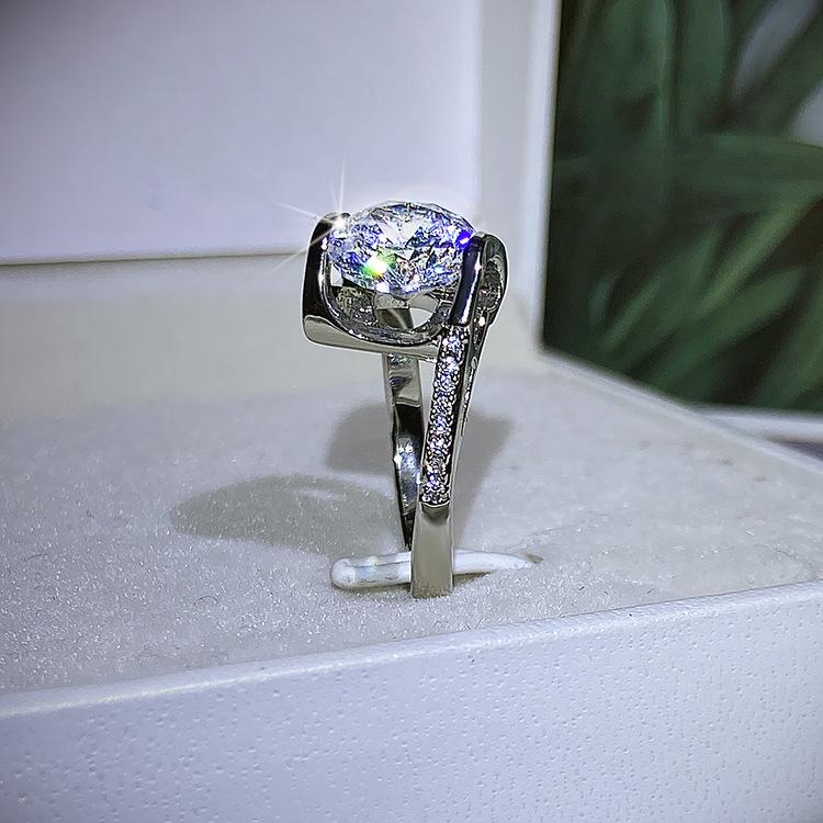 Brilliant Super Flash Eight Heart Eight Arrow Zircon Carat Imitation Mossan Diamond Angel Kiss Ring Woman