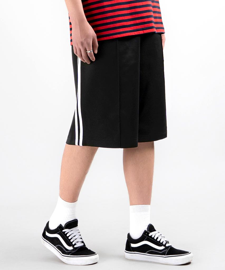 UNDEROFF Wide Pintuck Track Line Bermuda Shorts Green