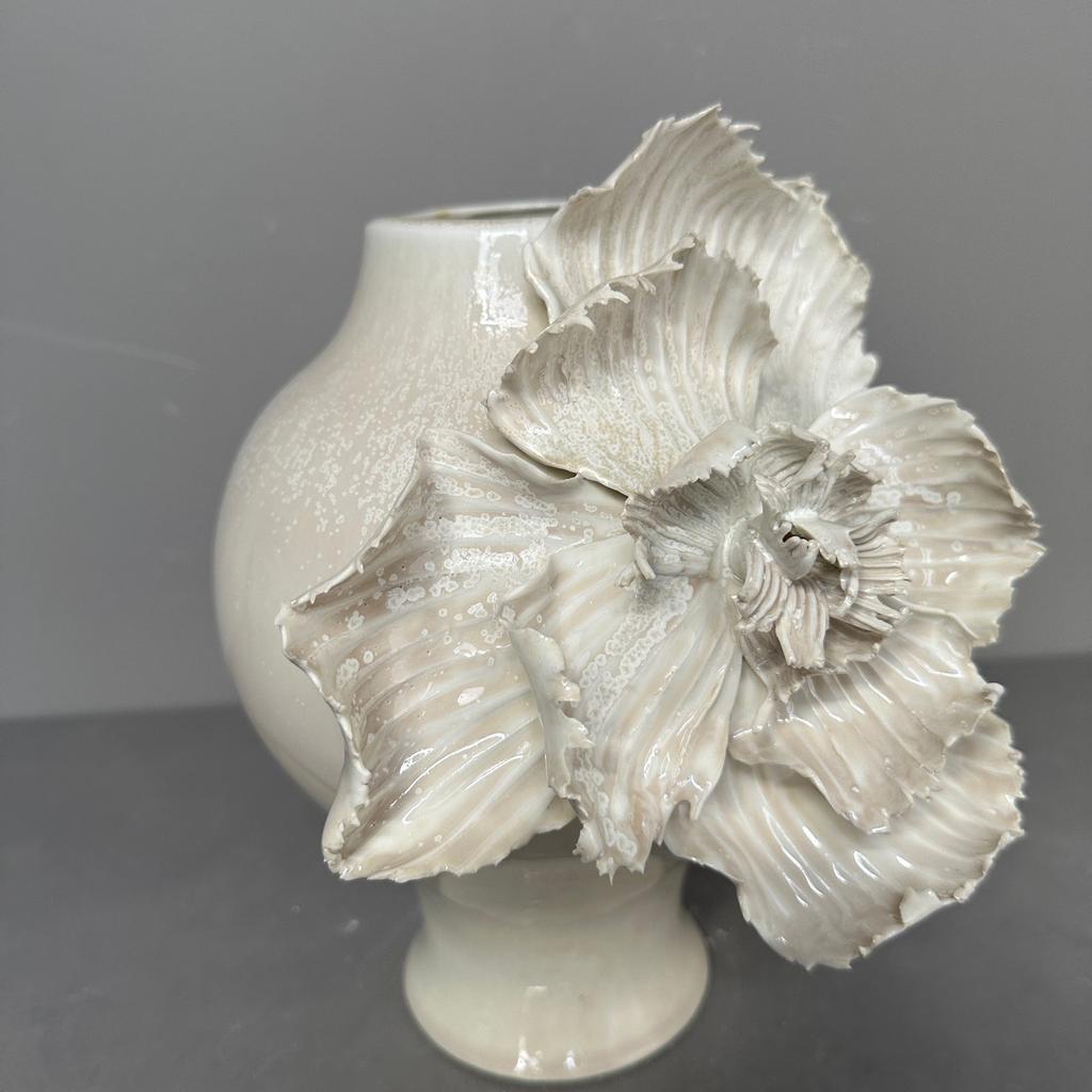 Керамическая ваза Белая Трехмерные лепестки цветов Ручная работа Пионы Ваза для цветов Керамические изделия ручной работы Украшение для дома