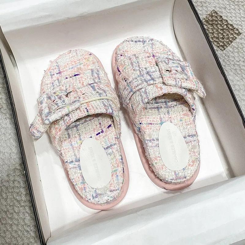 Маленькие ароматные тапочки в стиле «маленький аромат» для улицы 2024 лето новинка сказочный стиль квадратная пуговица толстая подошва одна линия крутые тапочки