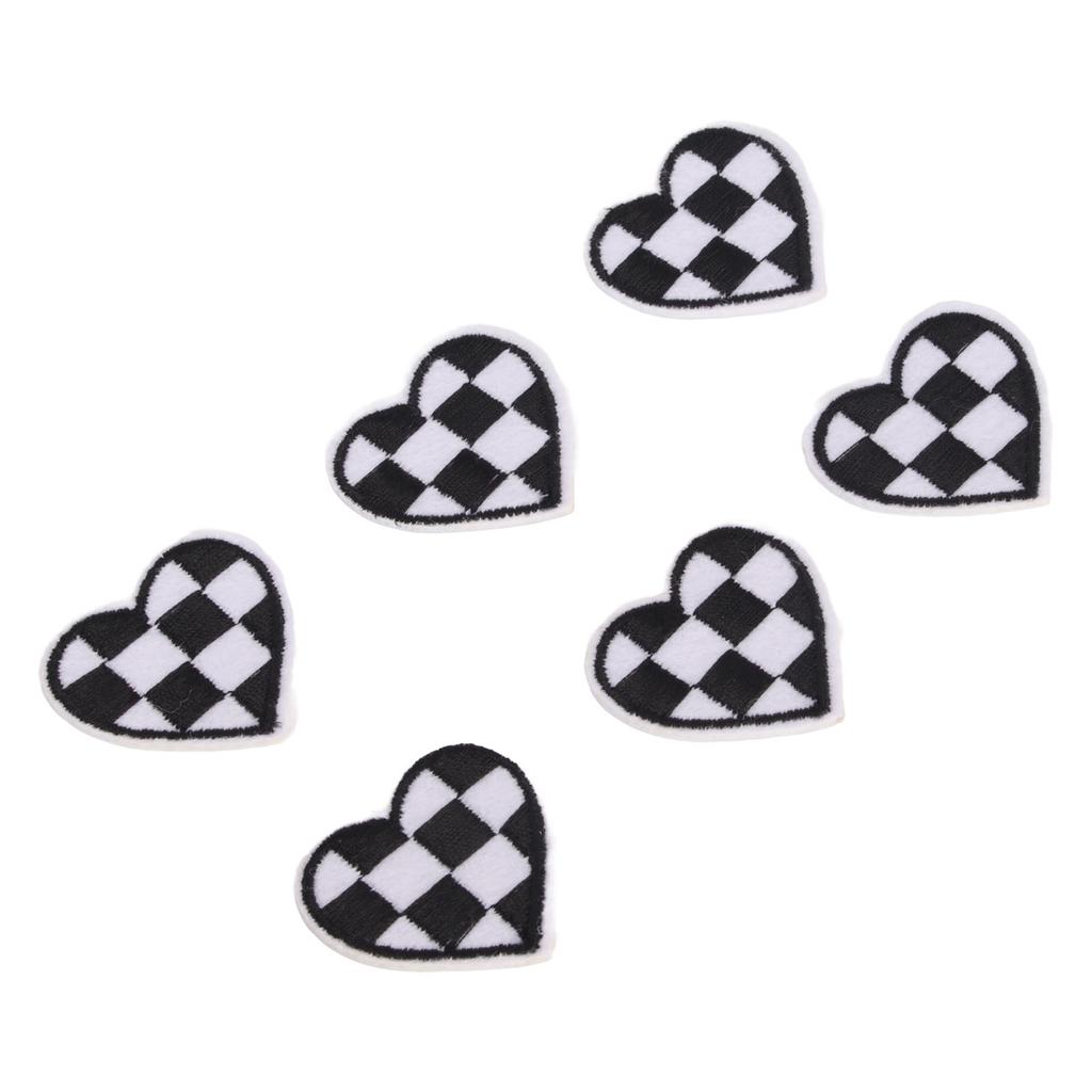100pcs Heart Shaped Patches Iron On Black White Grids Embroidered DIY Applique Patches for Clothes