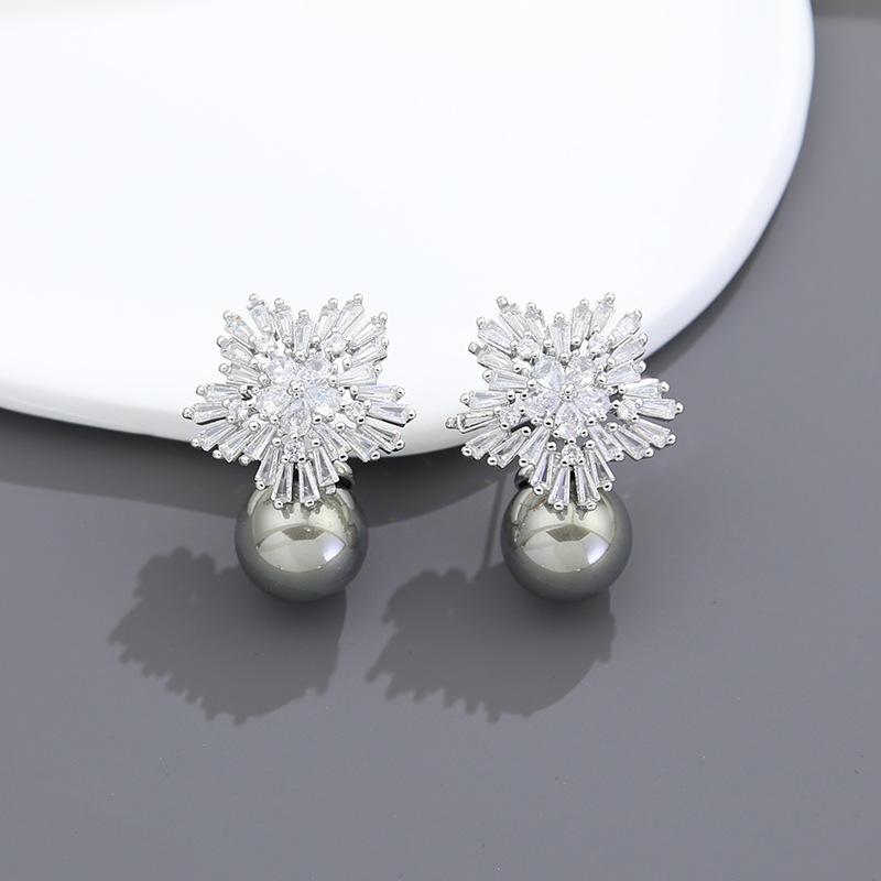 Personality Inlaid Zircon Snowflake Pearl Stud Earrings, High Sense Fashion Temperament Earrings, Female Celebrity Light Luxury Style Versatile