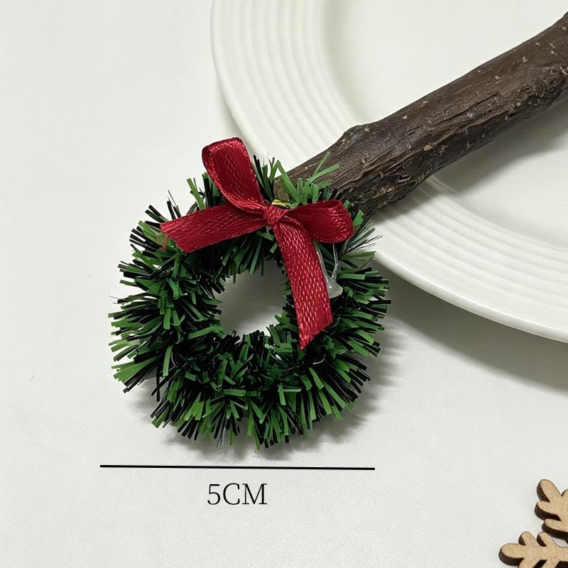 Mini Christmas Celebration Wreath with Bow Ornament