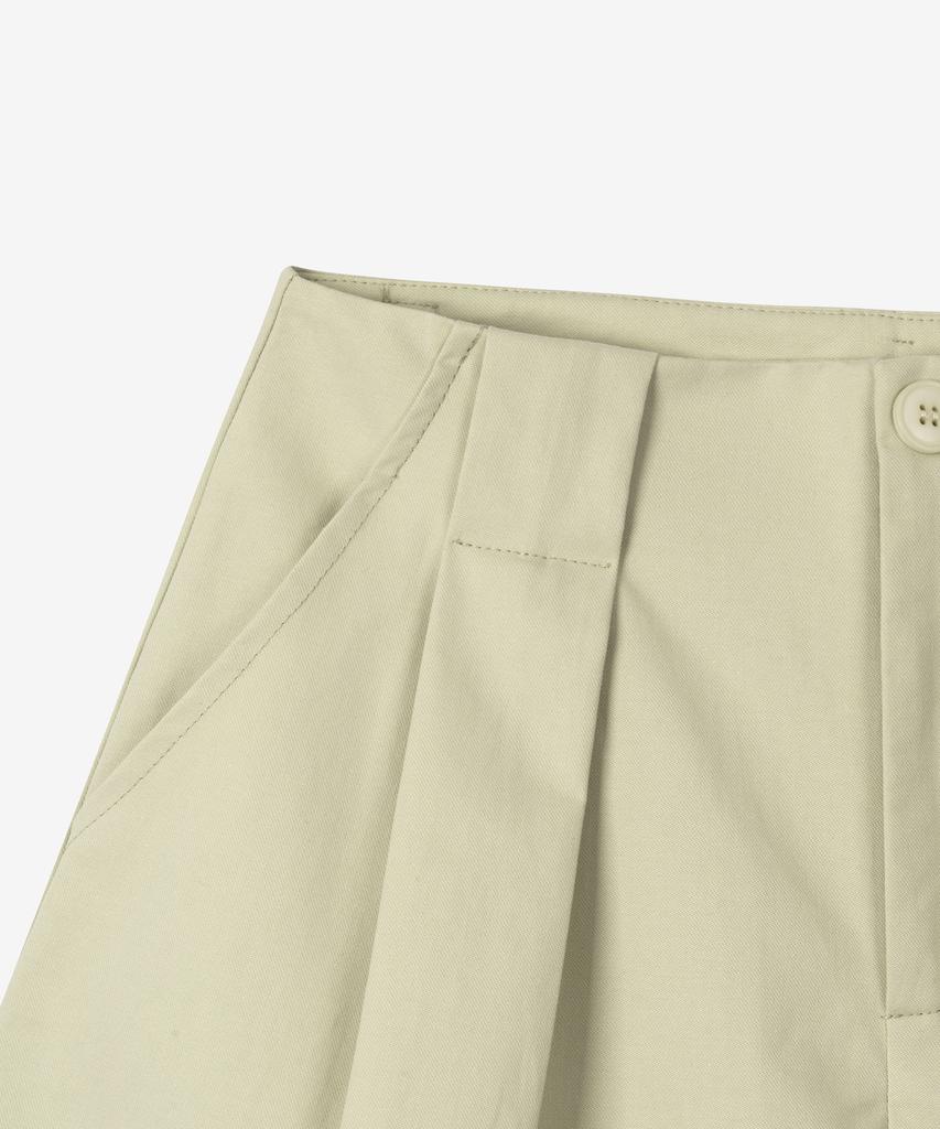 BASIKA Daily Double-Pleated Cotton Shorts (Beige)