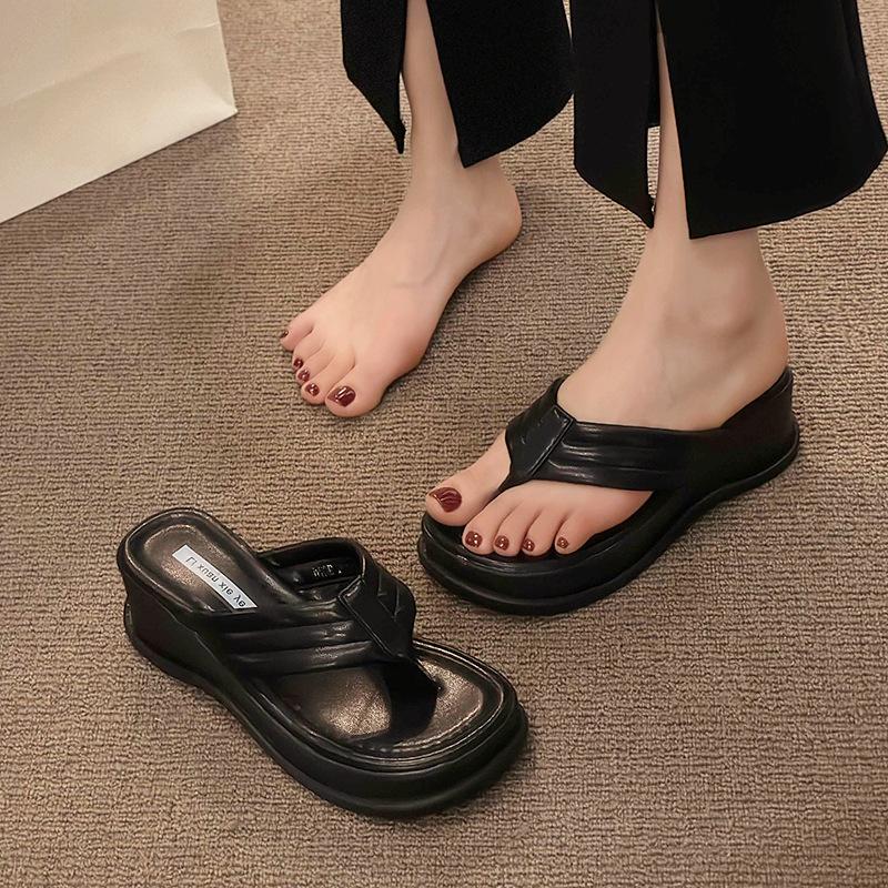 Интернет-знаменитости шлепанцы с перемычкой женские на толстой подошве маффин крутые тапочки женские летние новые модные инс тренд