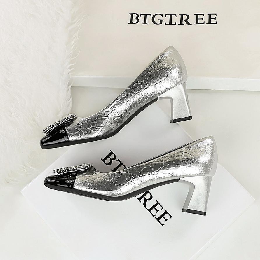 Женские туфли на толстом каблуке, средний каблук, квадратный носок, вставки из стразов для эффекта похудения, одинарная пряжка из стразов