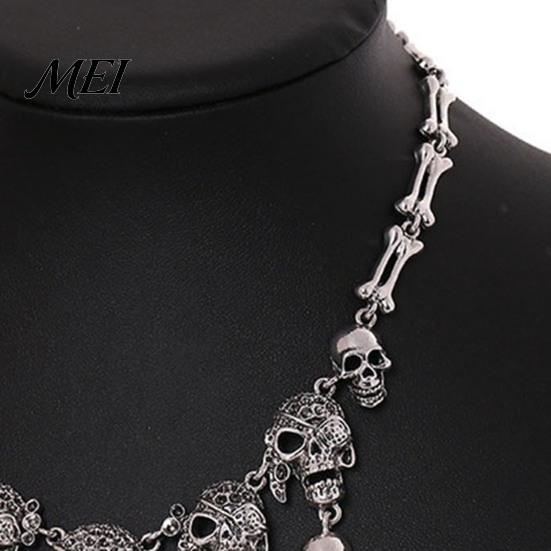 Vintage Alloy Pendant Multi-Layer Skull Tassel Necklace, Bracelet Lady Horror Necklace for Retro Ghost Head Women, Gothic Halloween Jewelry